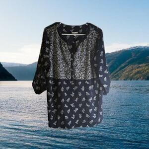 Croft & Barrow XL 3/4 sleeve blue and white polyester top. Fall, winter, office.